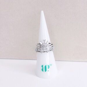 Bomb Party Delicates “Stars Breathing Softness Into Light” Rings Size 6 RG13928